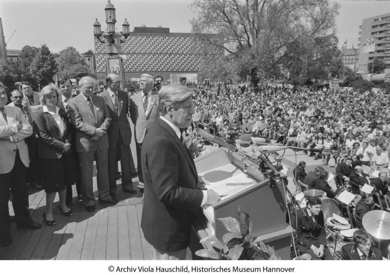 SPD-Wahlkundgebung auf dem Trammplatz (Archiv Viola Hauschild, Historisches Museum Hannover CC BY-NC-SA)