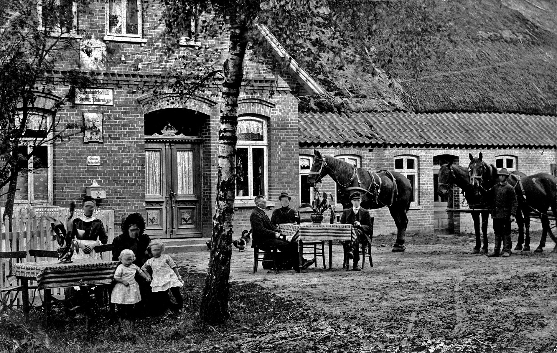 : Kötnerei und Schenkwirtschaft Putjenter um die Zeit des 1. Weltkriegs.Gaststätte Thiede in Twistringen - OT Altenmarhorst (Kreismuseum Syke CC BY-NC-SA)