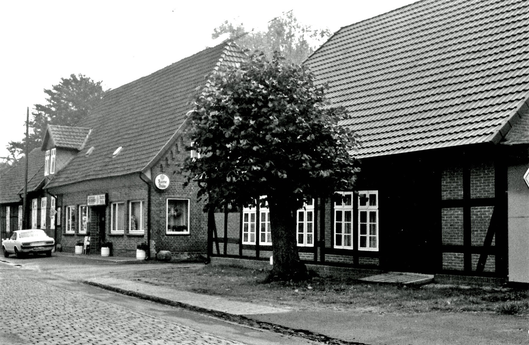 Gaststätte "Zum Brunnen" in der Samtgemeinde Kirchdorf - Gem. Kirchdorf (Kreismuseum Syke CC BY-NC-SA)