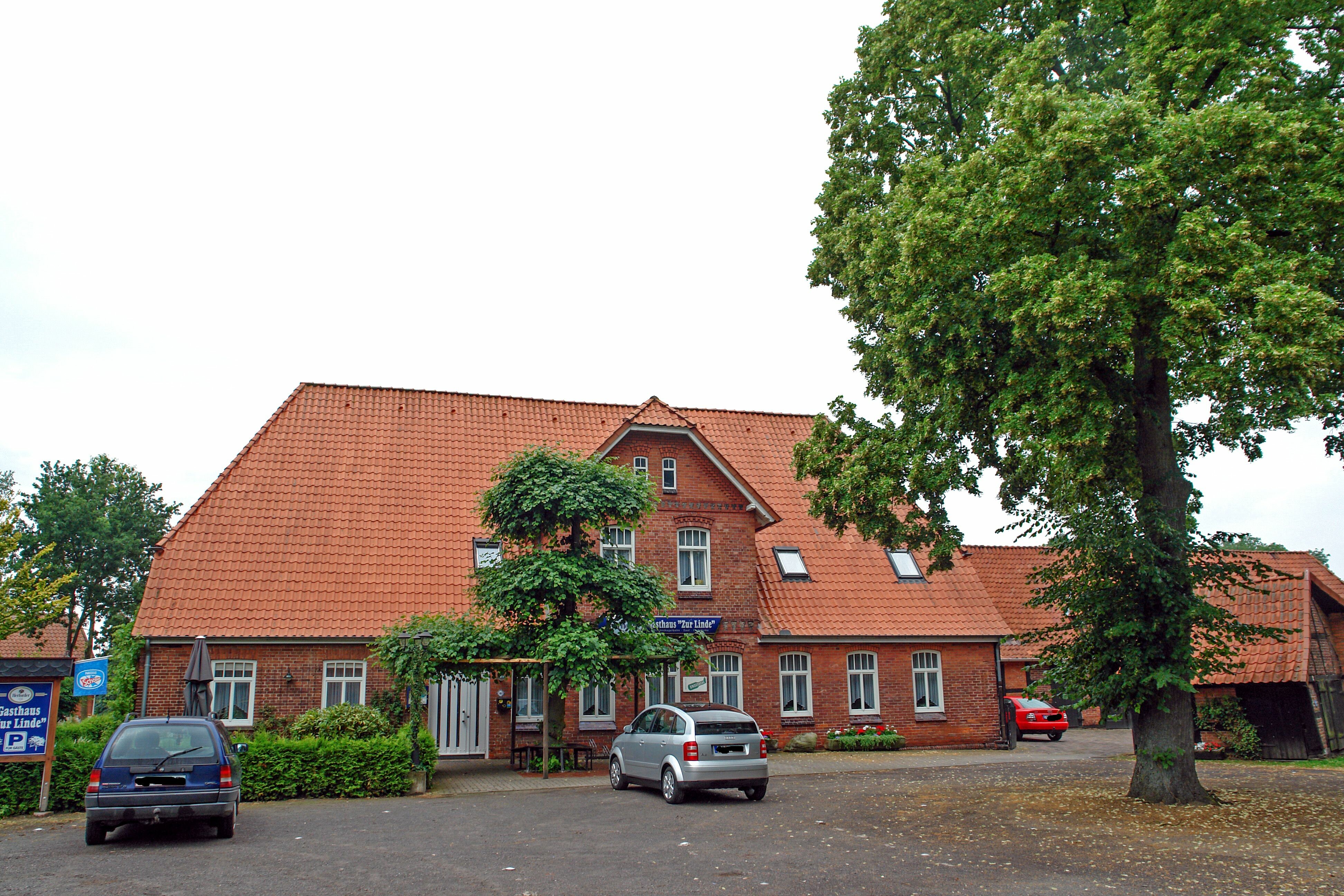 Gasthaus "Zur Linde" in der Samtgemeinde Grafschaft Hoya - Gem. Hilgermissen - OT Eitzendorf (Kreismuseum Syke CC BY-NC-SA)