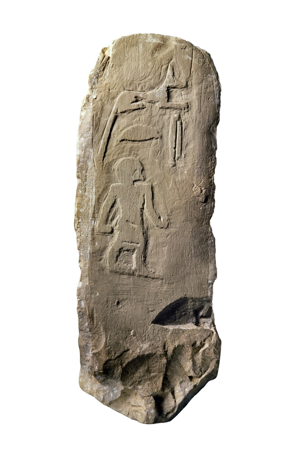Grabstele eines Hof-Zwergs namens Ser-Inpu (d.h. „Der zum Totengott Anubis gehörende Mann“) (Museum August Kestner CC BY-NC-SA)
