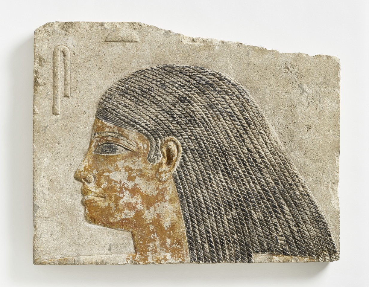 Relieffragment mit Kopf einer Frau (Fälschung) (Museum August Kestner CC BY-NC-SA)
