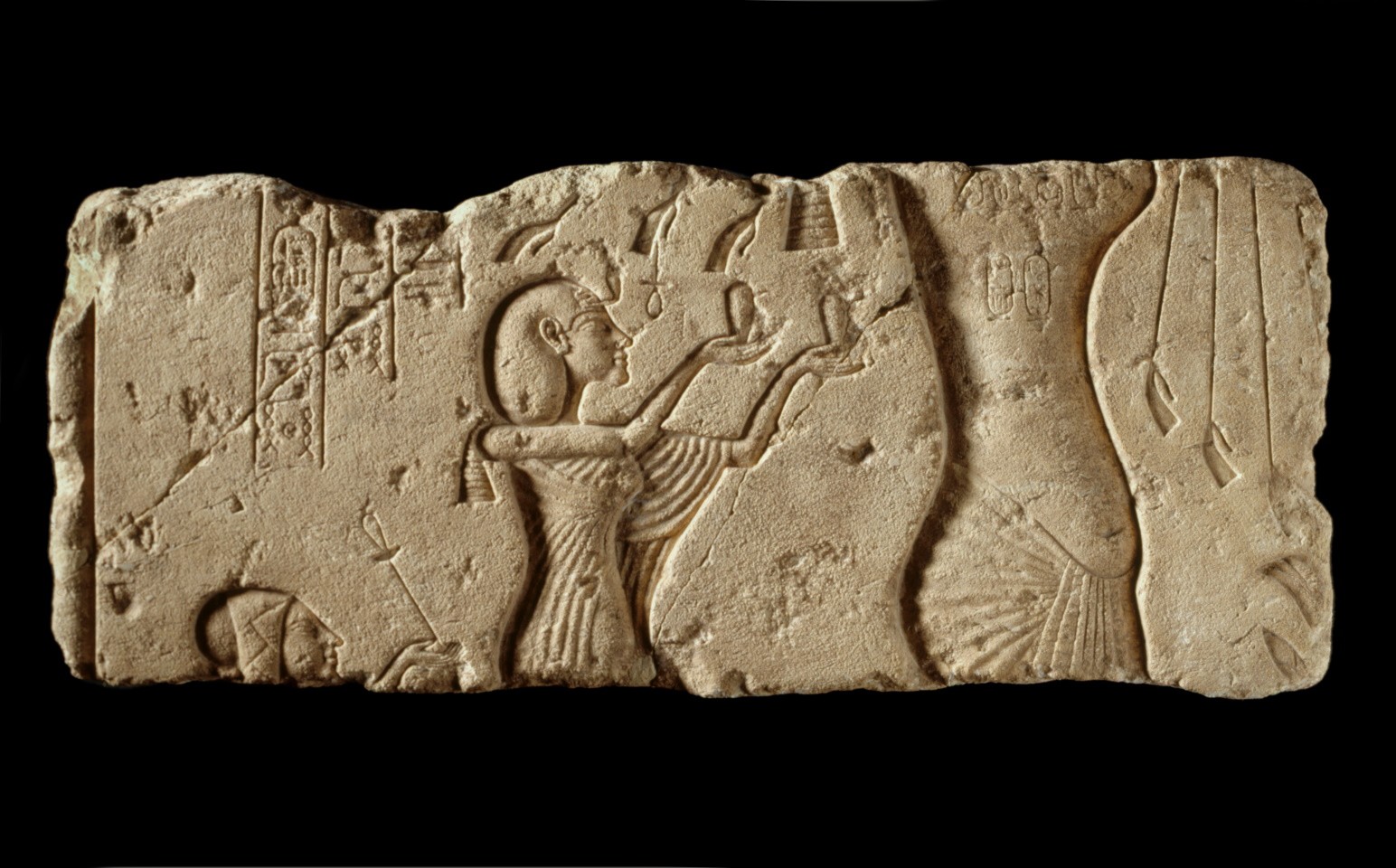 Relief mit Echnaton und Nofretete (Fälschung) (Museum August Kestner CC BY-NC-SA)