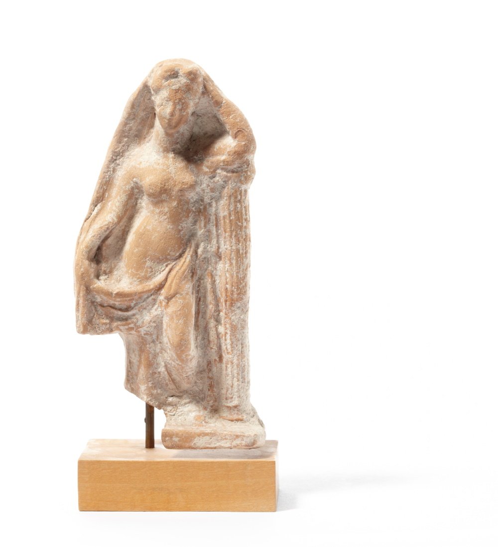 Aphrodite an eine Säule gelehnt (Museum August Kestner CC BY-NC-SA)