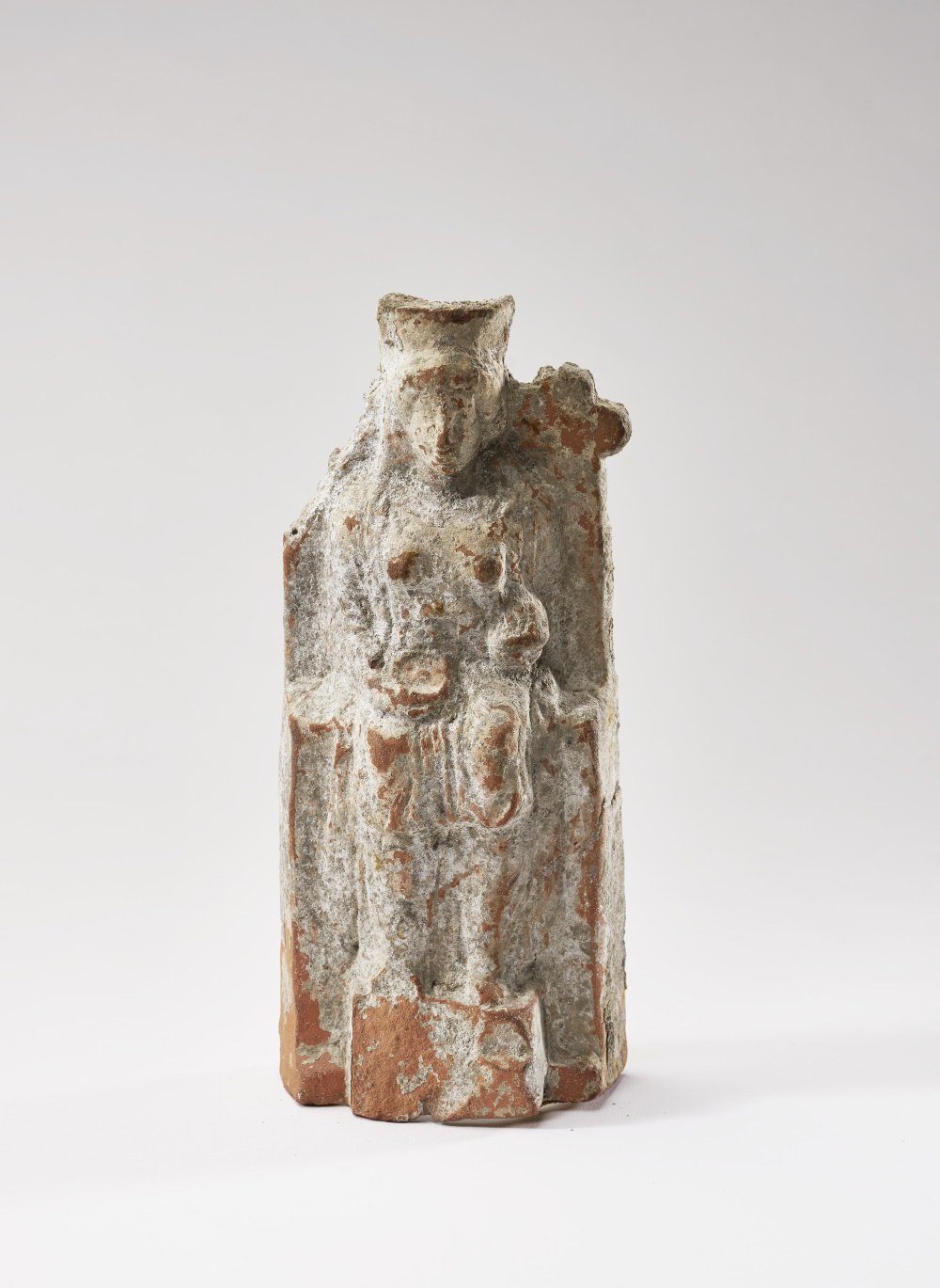 Thronende Göttin mit Opferschale und Schüssel mit Früchten (Museum August Kestner CC BY-NC-SA)
