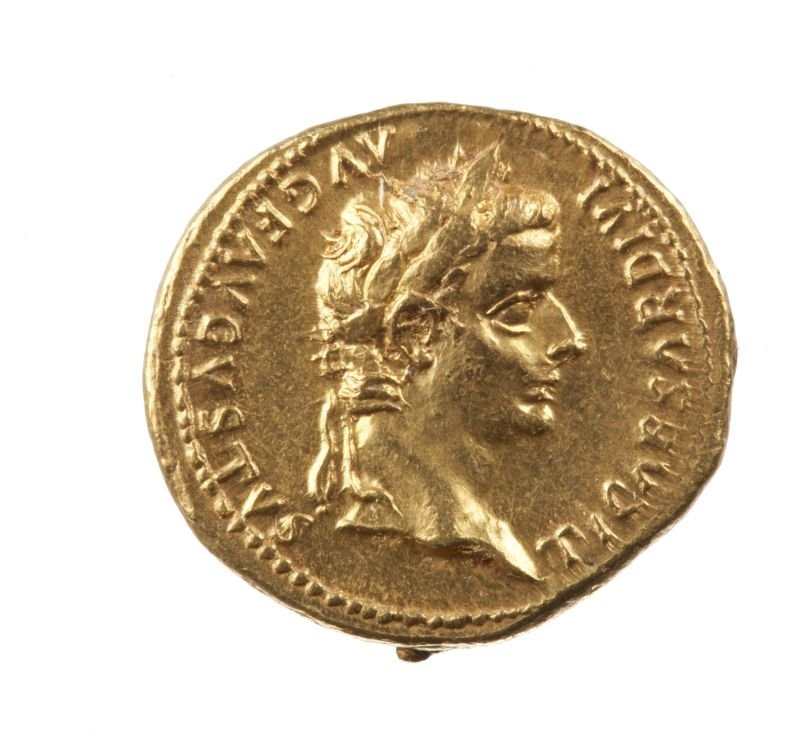Aureus des Tiberius (Museum August Kestner CC BY-NC-SA)