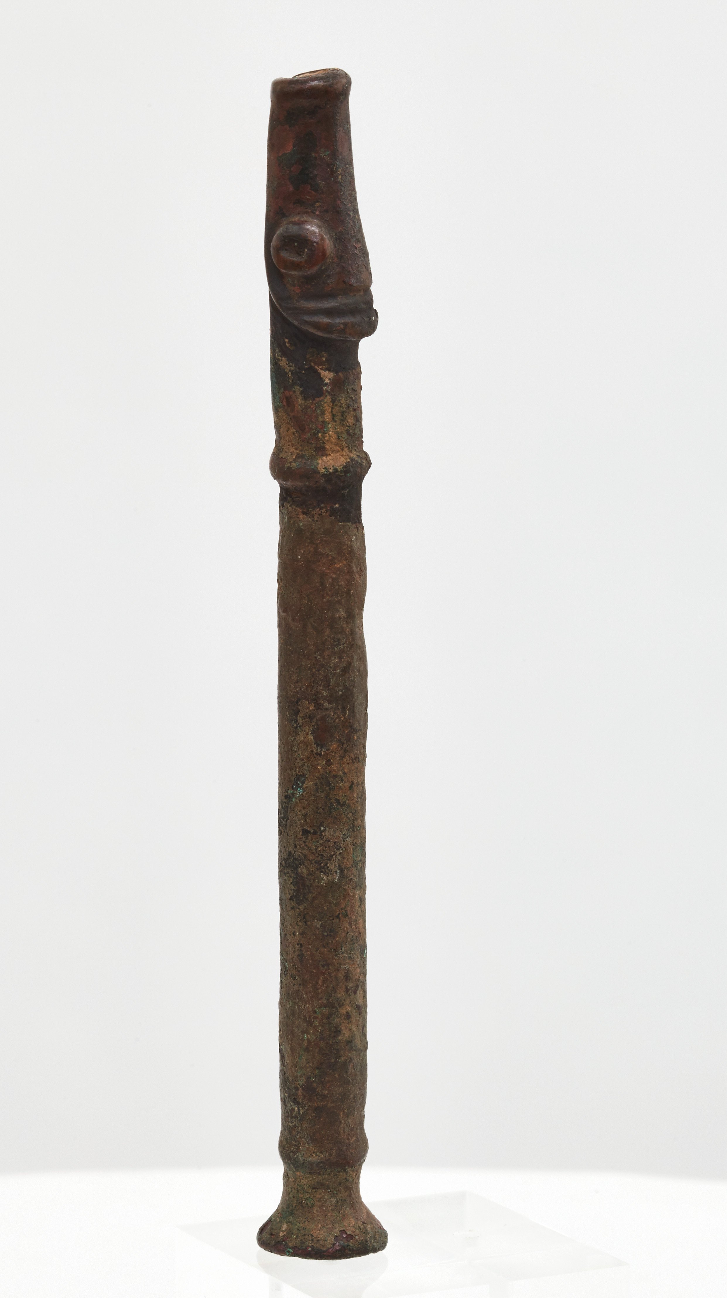 Röhrenidol mit abgesetztem Fuß (Museum August Kestner CC BY-NC-SA)