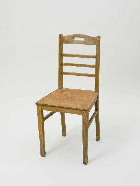 Stuhl, Hersteller Voß & Sasse (Historisches Museum Hannover CC BY-NC-SA)
