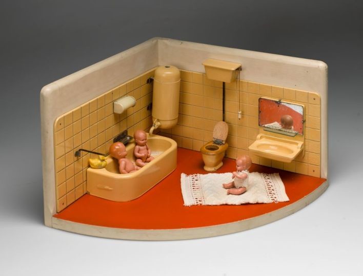 Puppenstube: Badezimmer (Historisches Museum Hannover CC BY-NC-SA)