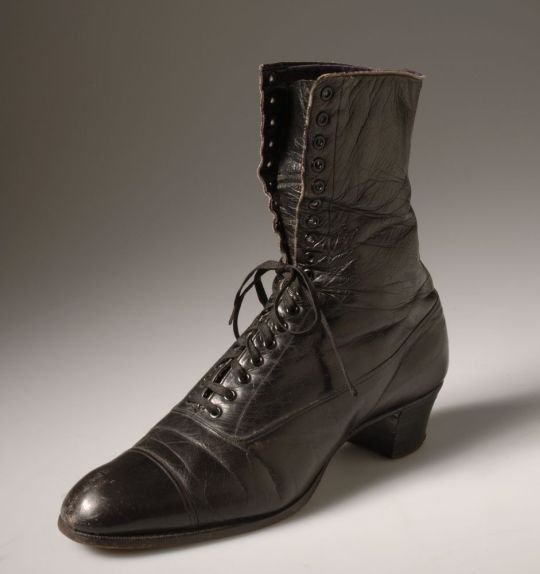 Damenstiefel (Historisches Museum Hannover CC BY-NC-SA)