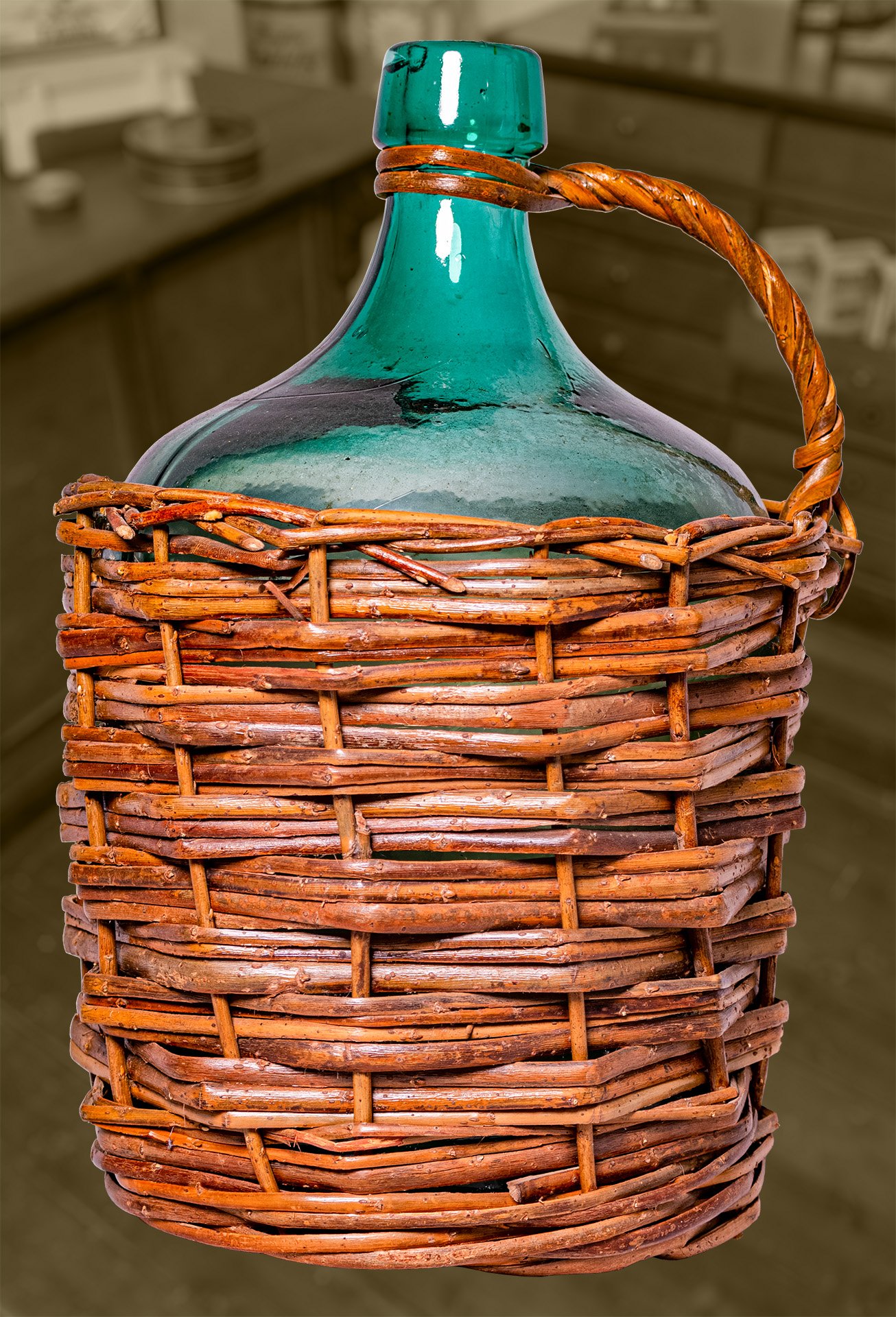 Glasflasche im Weidenkorb mit Henkel (Schiffahrtsmuseum Unterweser CC BY-NC-SA)
