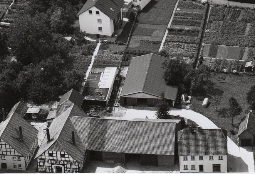 Luftbild Hofstelle „Dr.Schneider“ (Rodenberg) 1975 (Stadt Rodenberg CC BY-NC-SA)