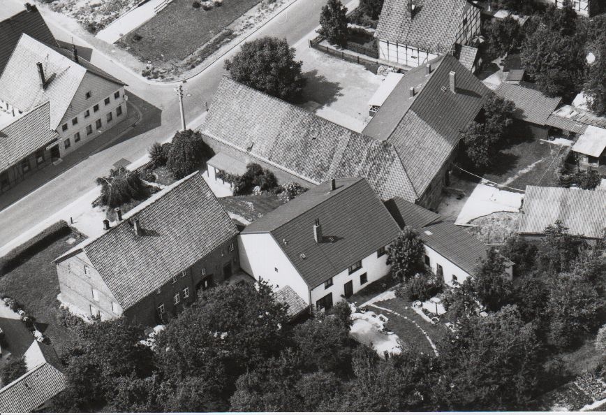 Luftbild ehemaliger Bauernhof „Sieg“ (Rodenberg) 1975 (Stadt Rodenberg CC BY-NC-SA)