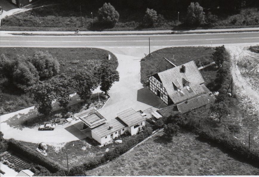 Luftbild ehemalige Tankstelle“ Wittkugel“ (Rodenberg) 1975 (Stadt Rodenberg CC BY-NC-SA)