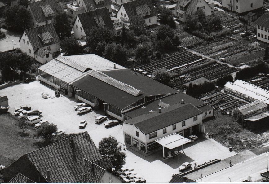Luftbild Tankstelle und KFZ-Werkstatt „Auto Depping“ (Rodenberg) 1975 (Stadt Rodenberg CC BY-NC-SA)