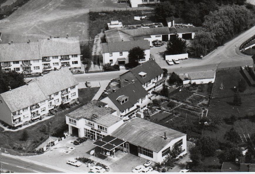 Luftbild Tankstelle und KFZ-Werkstatt „Voges“ (Rodenberg) 1975 (Stadt Rodenberg CC BY-NC-SA)