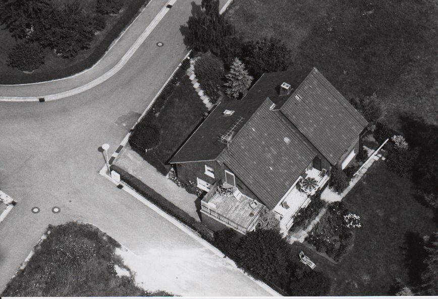 Luftbild Wohnhaus an der „Schafrehre“ (Rodenberg) 1975 (Stadt Rodenberg CC BY-NC-SA)
