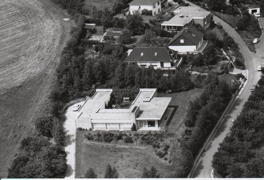 Luftbild Wohnhaus an der „Schafrehre“ (Rodenberg) 1975 (Stadt Rodenberg CC BY-NC-SA)
