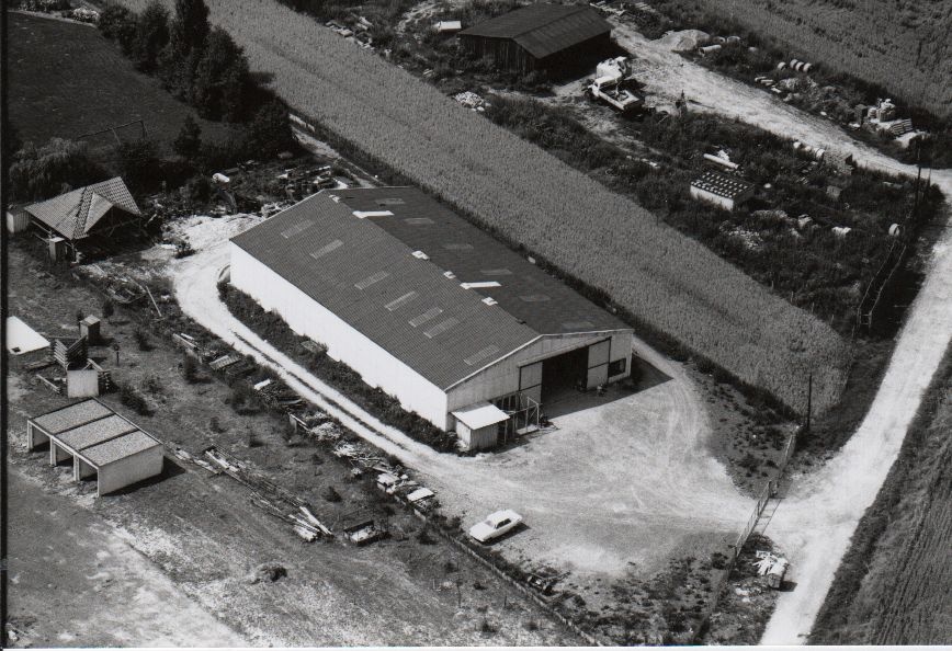 Luftbild Halle der Dachdeckerei „Hartmann“ (Rodenberg) 1975 (Stadt Rodenberg CC BY-NC-SA)
