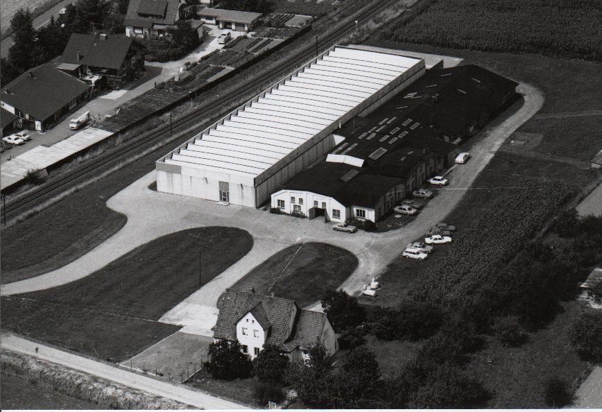 Luftbild ehemaliges „CASARO“ Werk (Rodenberg) 1975 (Stadt Rodenberg CC BY-NC-SA)