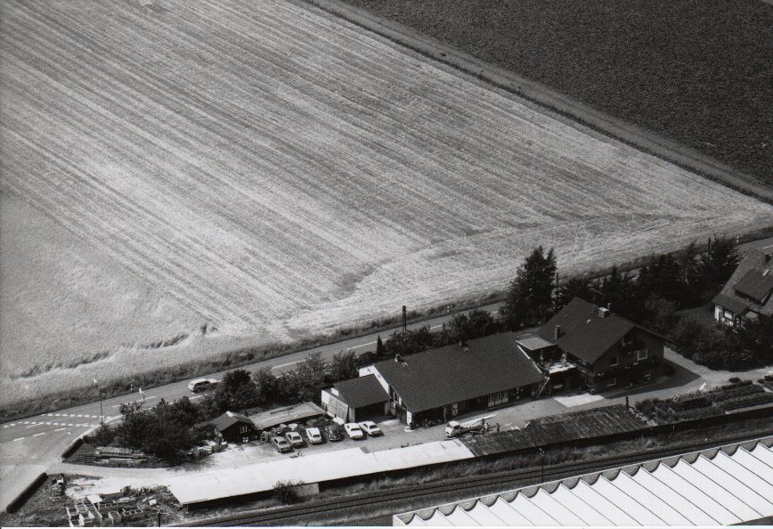 Luftbild „Weikert Holzbau“ (Rodenberg) 1975 (Stadt Rodenberg CC BY-NC-SA)