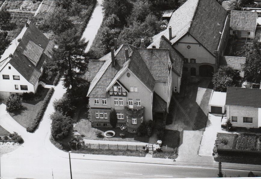 Luftbild Großes Wohnhaus an der Suntalstraße (Rodenberg) 1975 (Stadt Rodenberg CC BY-NC-SA)