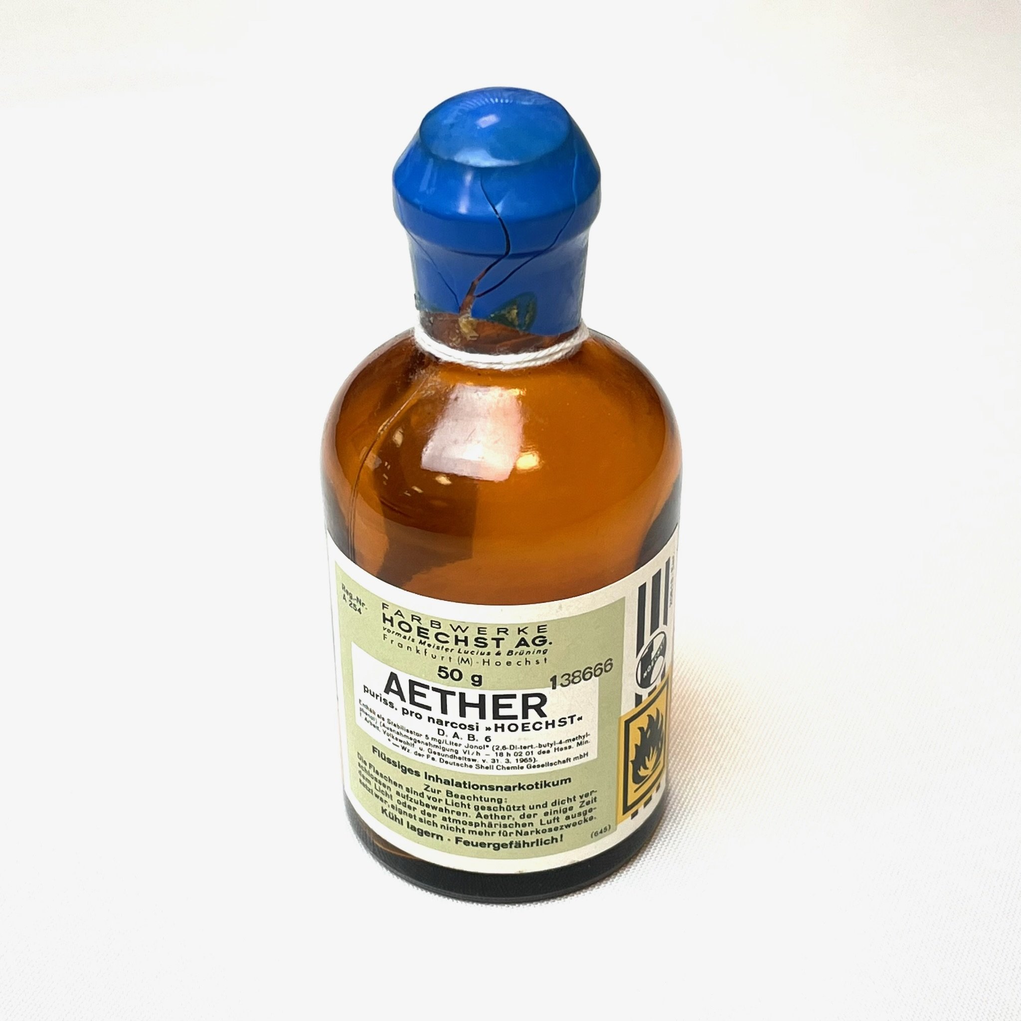 Aether puriss. pro narcosi "Hoechst" (Krankenhausmuseum Bielefeld e.V. CC BY-NC-SA)