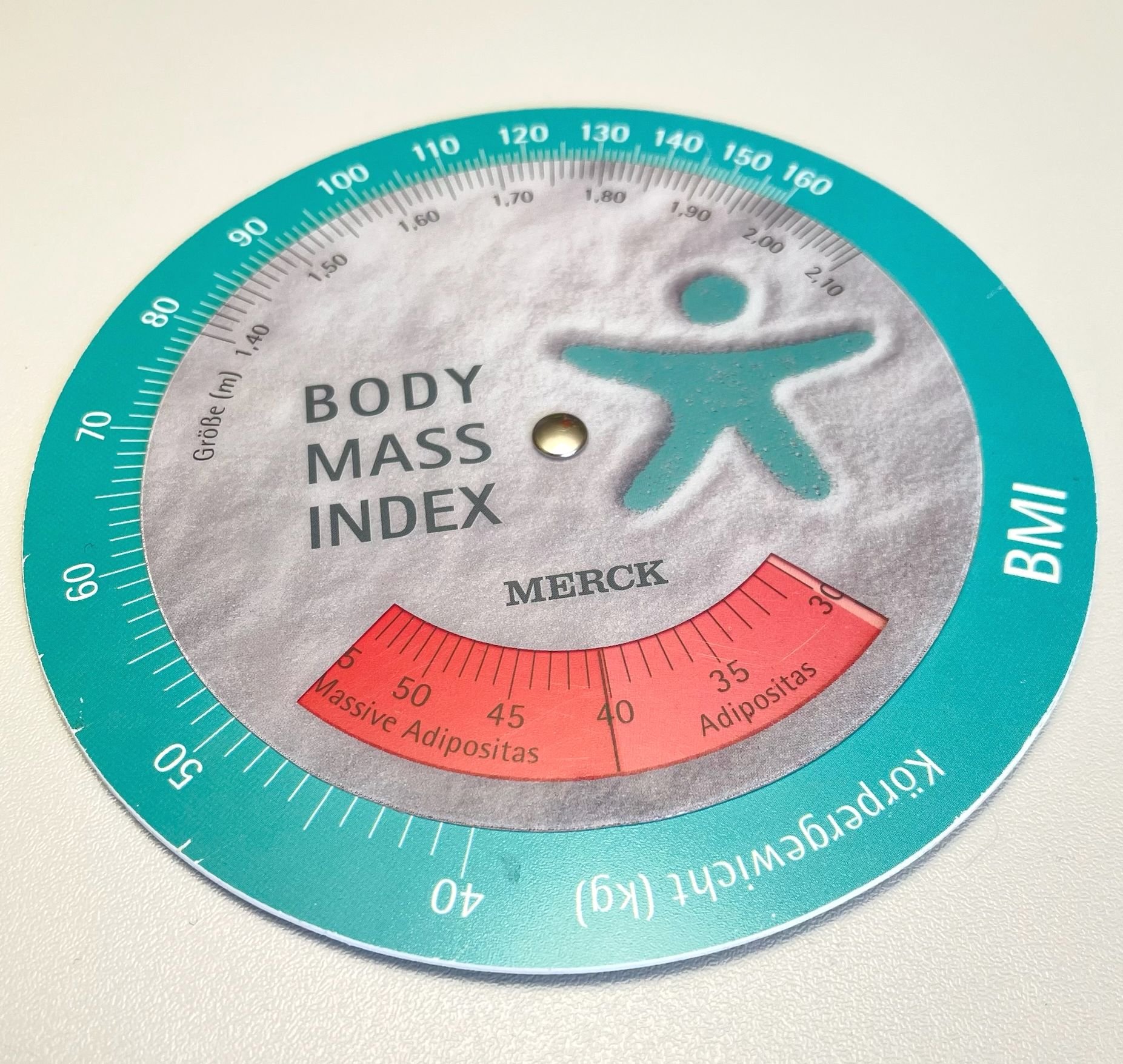 Messscheibe zur Bestimmung des BMI (Krankenhausmuseum Bielefeld e.V. CC BY-NC-SA)