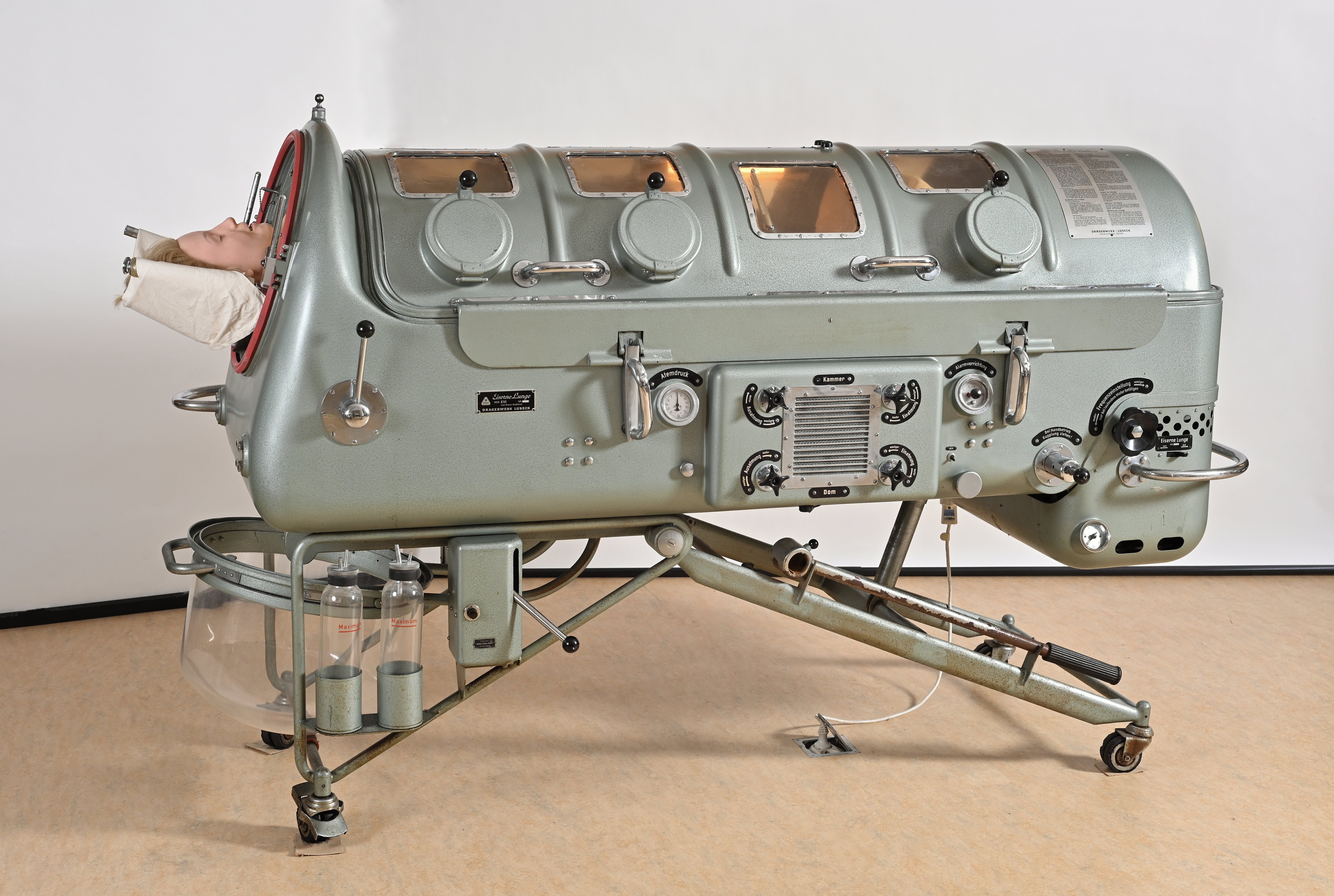 Eiserne Lunge Drger Modell E 52 :: Krankenhausmuseum Bielefeld ::  museum-digital:ostwestfalen-lippe