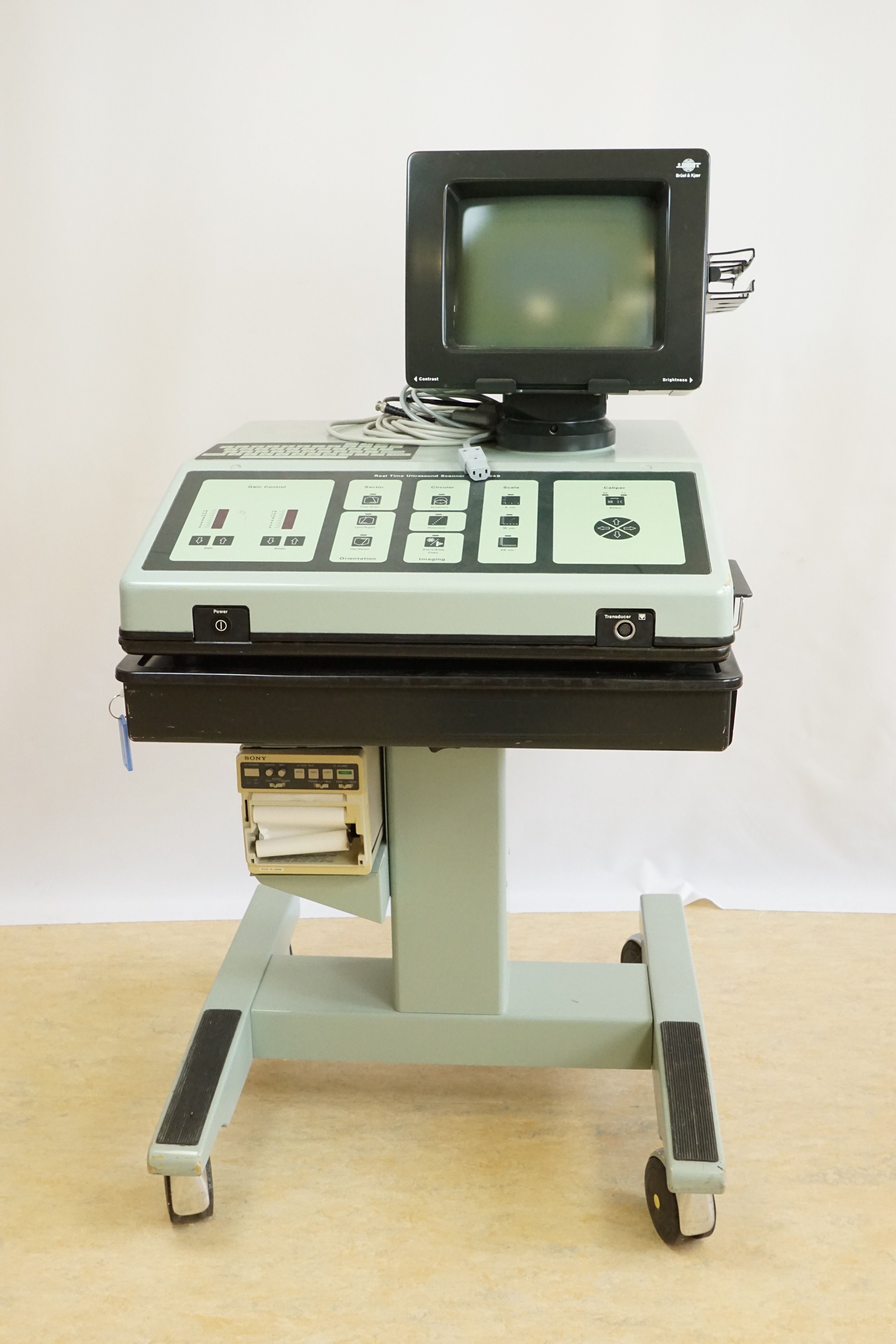 Realtime-Ultraschall-Diagnosesystem Brüel & KjærTyp 1849 (Krankenhausmuseum Bielefeld e.V. CC BY-NC-SA)