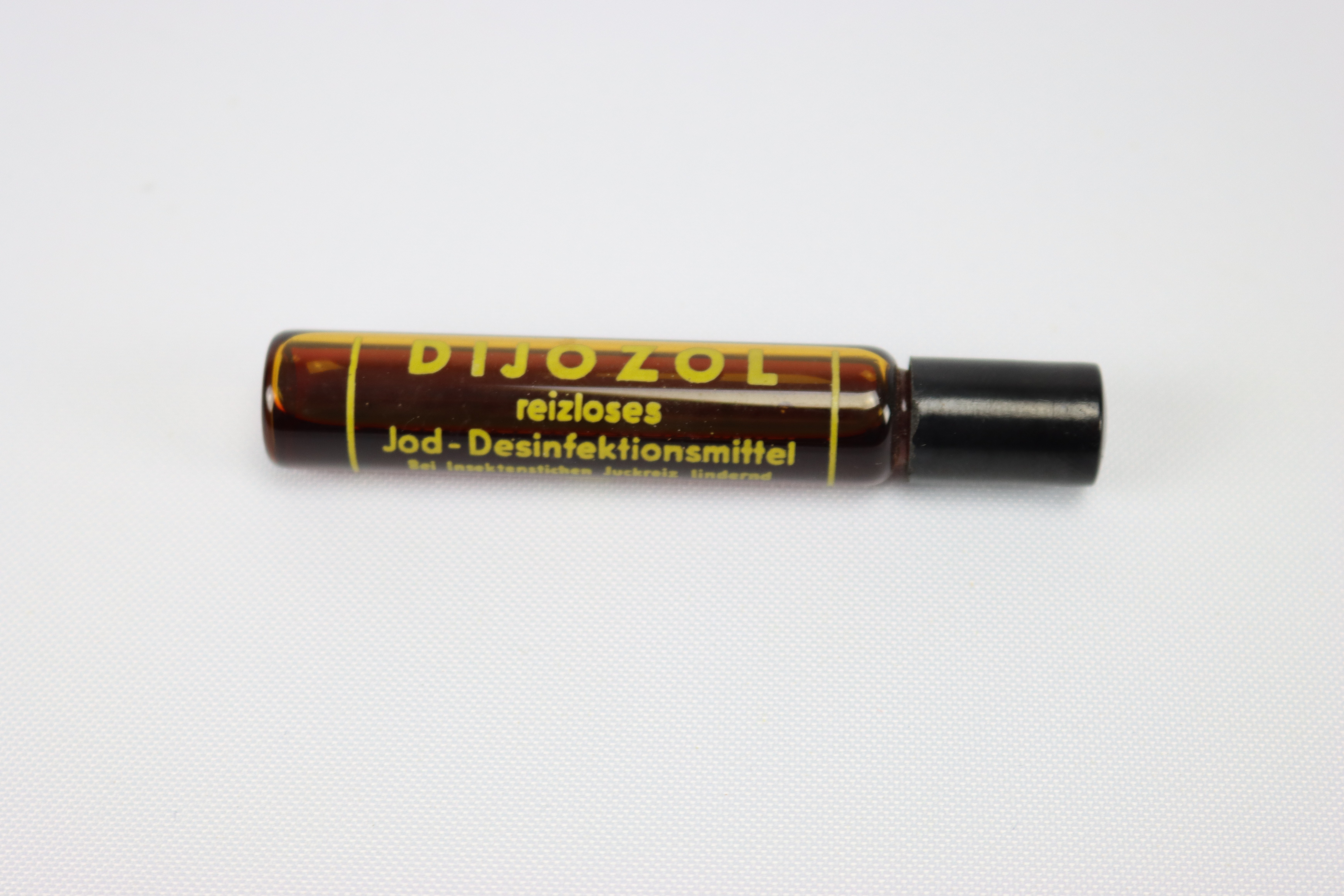 Dijozol reizloses Jod-Desinfektionsmittel - Aufdruck Bezeichnung (Krankenhausmuseum Bielefeld e.V. CC BY-NC-SA)