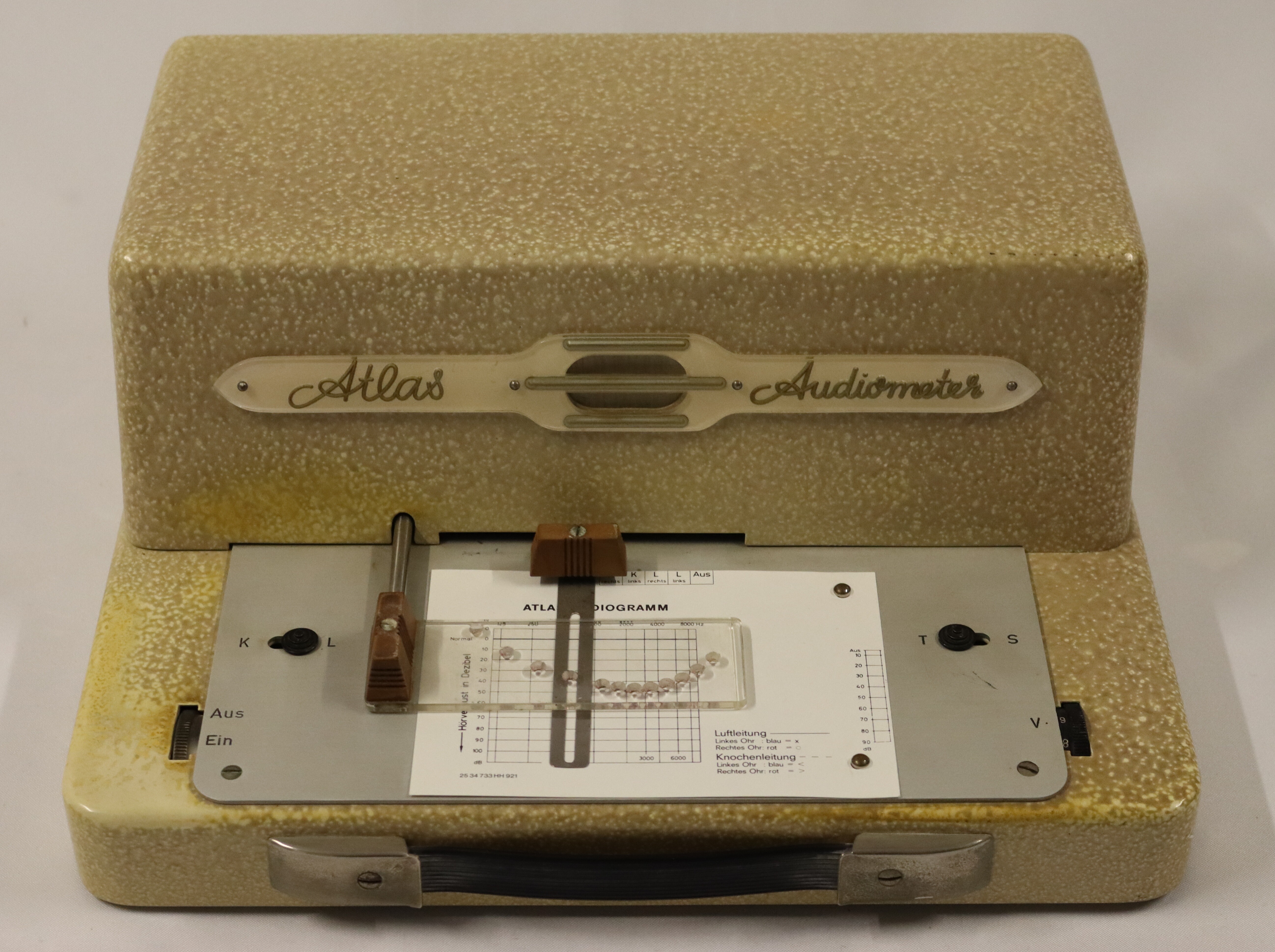 Atlas Audiometer EM42 (Krankenhausmuseum Bielefeld e.V. CC BY-NC-SA)
