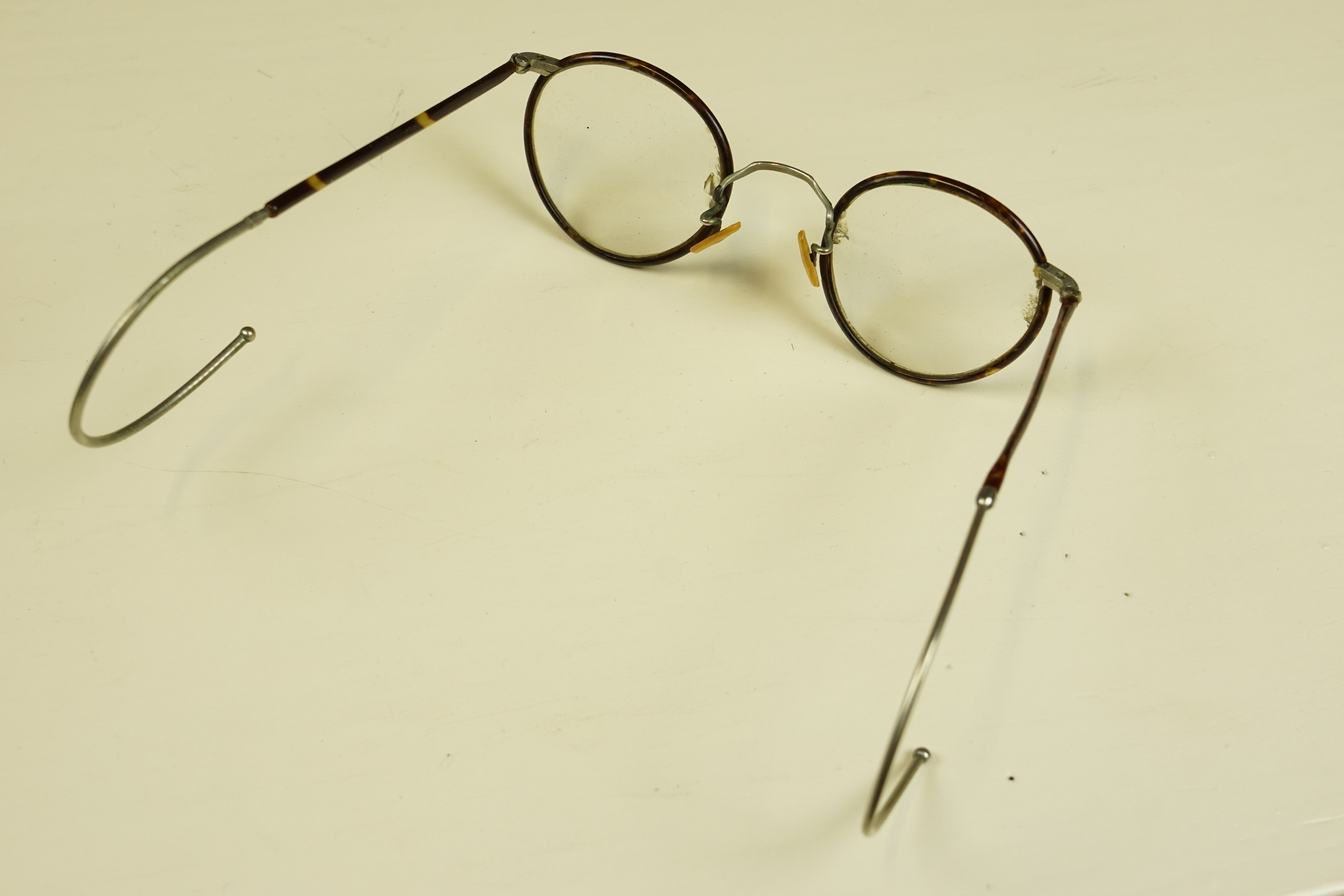 Brille im Etui (Krankenhausmuseum Bielefeld e.V. CC BY-NC-SA)