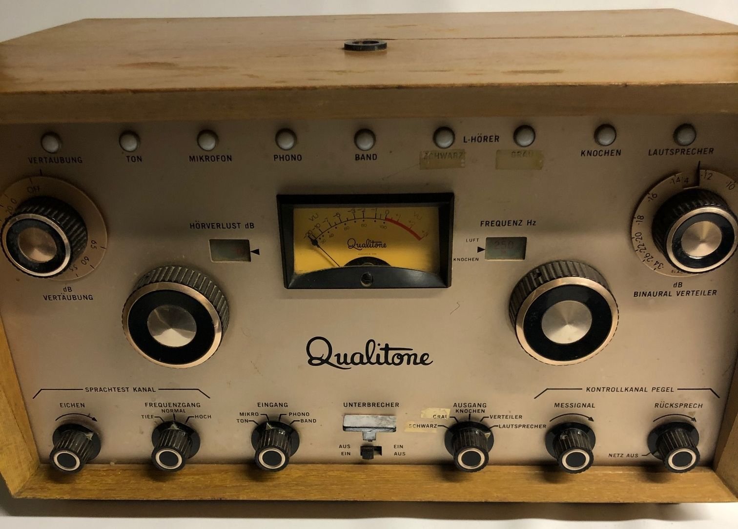 Audiometer Qualitone QMD (Krankenhausmuseum Bielefeld e.V. CC BY-NC-SA)