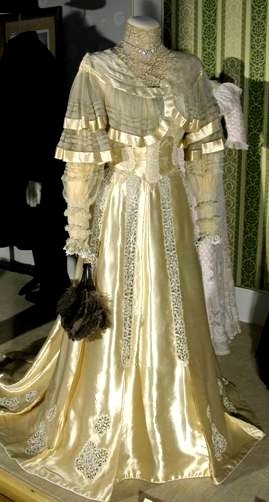 Kleid, Gesellschaftskleid (Lippisches Landesmuseum Detmold CC BY-NC-SA)