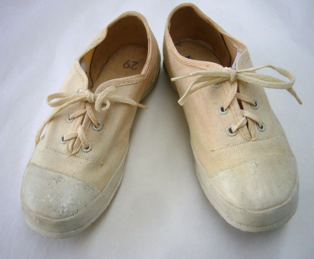 Schuhe, Sportschuhe, Kinderschuhe (Lippisches Landesmuseum Detmold CC BY-NC-SA)