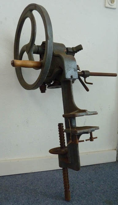 Dosenschließmaschine (Historisches Museum Bielefeld CC BY-NC-SA)
