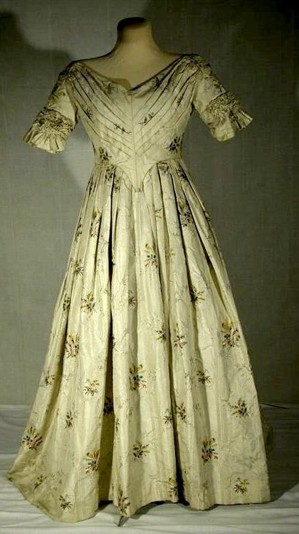 Kleid (Lippisches Landesmuseum Detmold CC BY-NC-SA)