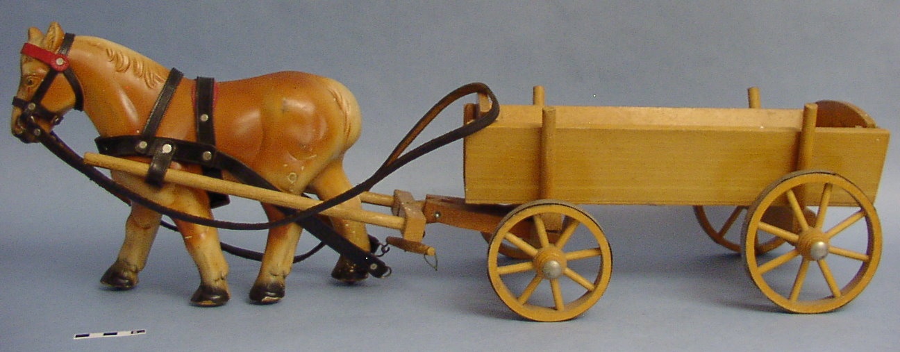 Spielzeugpferd mit Wagen (Mindener Museum CC BY-NC-SA)