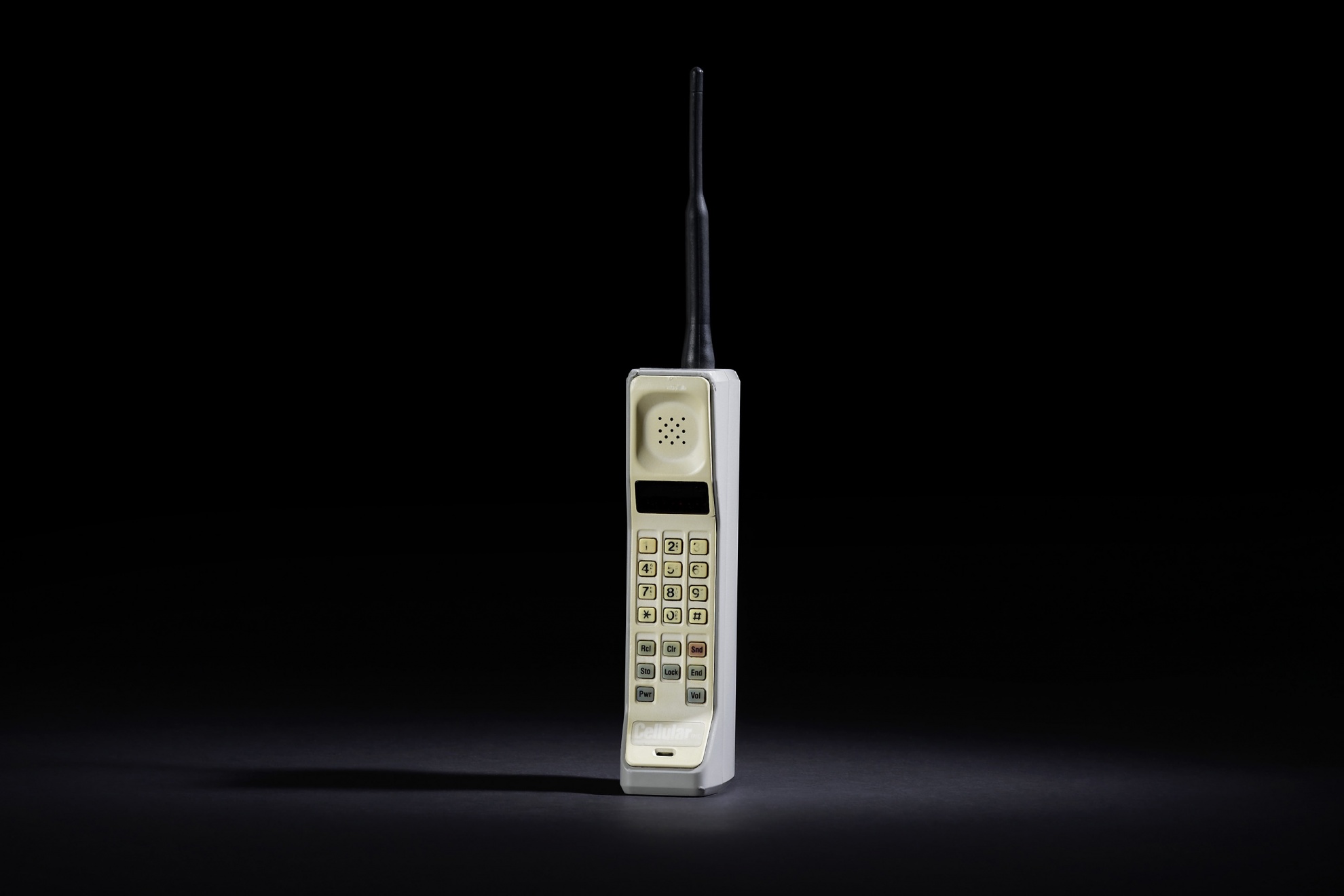 Motorola DynaTAC 8000X (Heinz Nixdorf MuseumsForum CC BY-NC-SA)