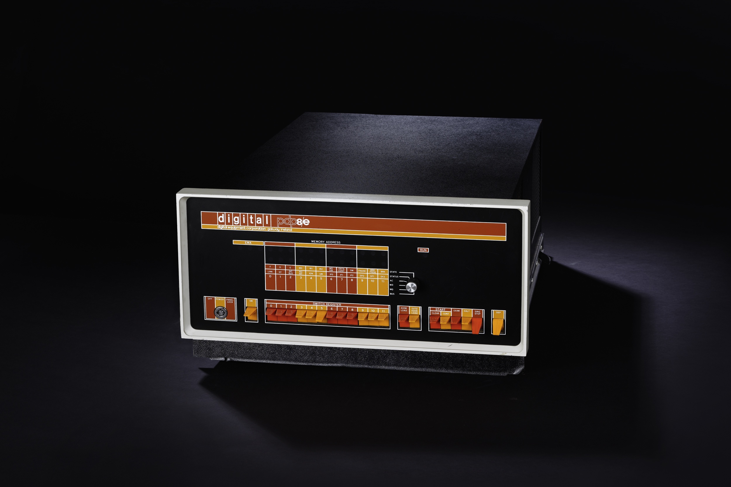 PDP-8/e (Heinz Nixdorf MuseumsForum CC BY-NC-SA)