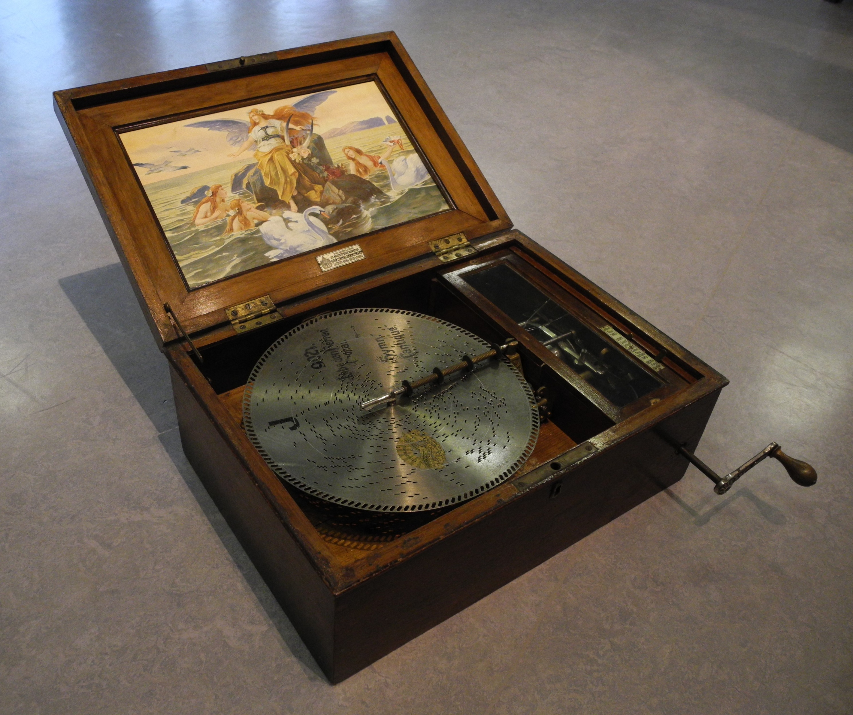 Plattenspieldose Fortuna (Heinz Nixdorf MuseumsForum CC BY-NC-SA)