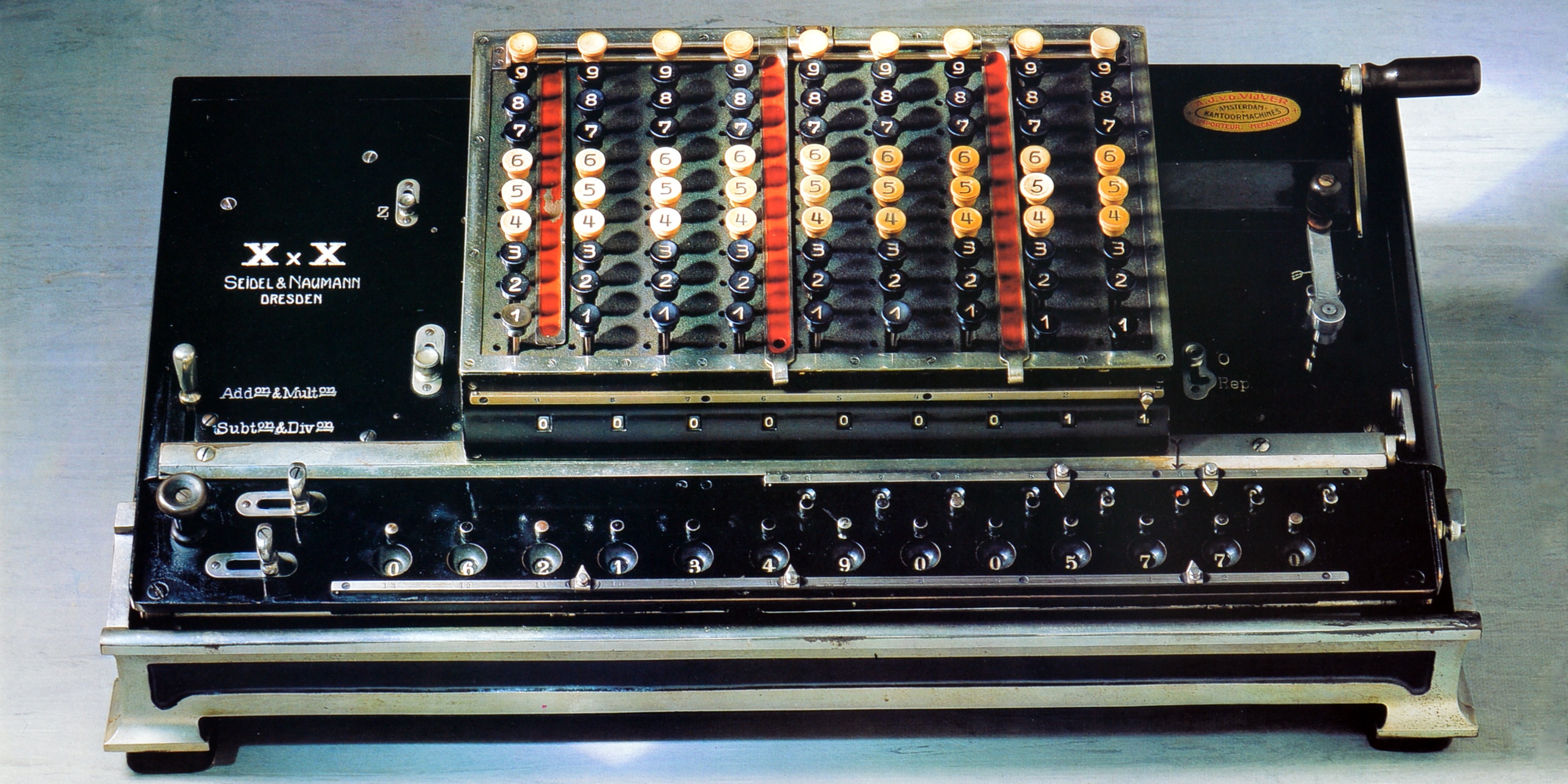 XxX - Rechenmaschine (Heinz Nixdorf MuseumsForum CC BY-NC-SA)