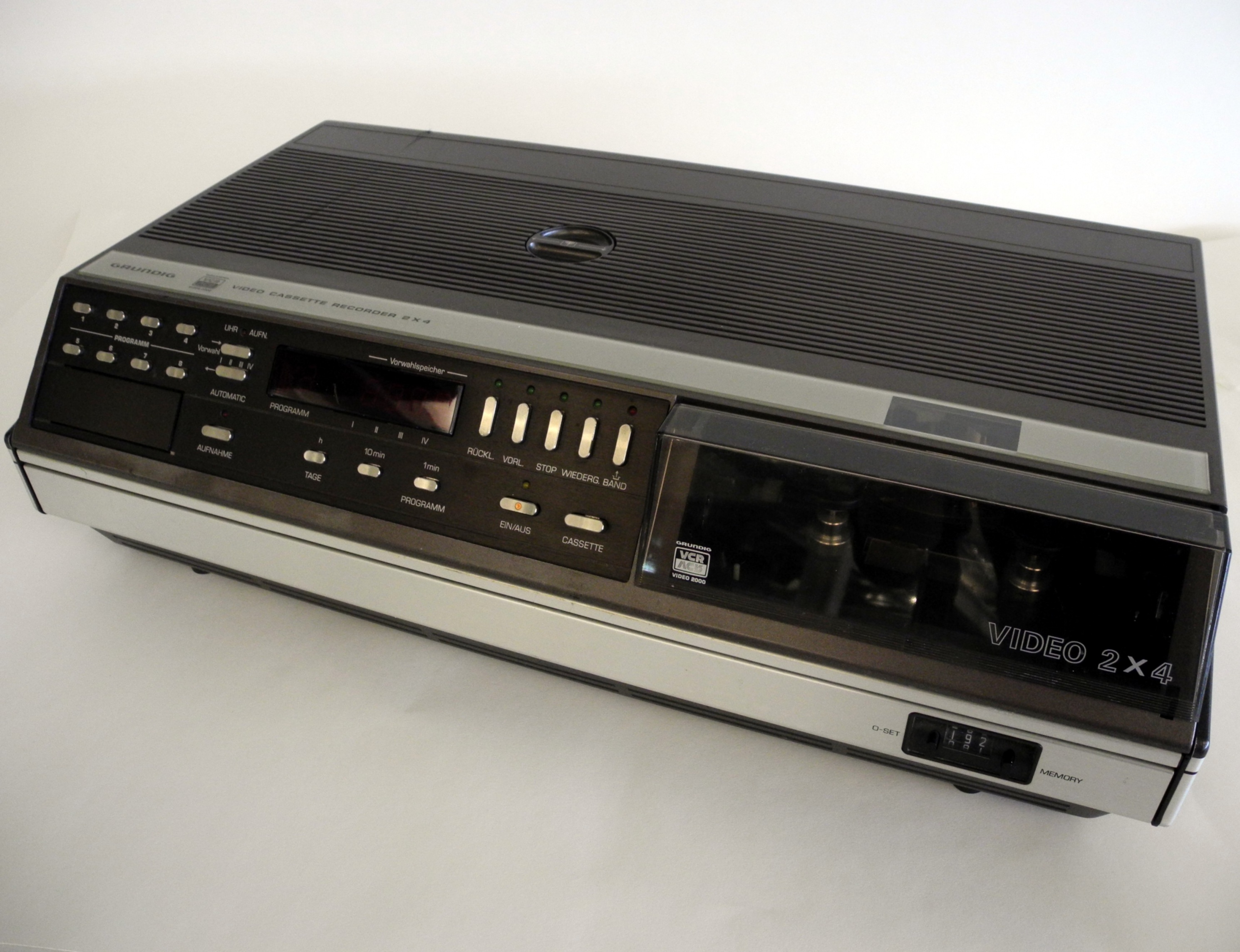 Grundig VCR Video 2000 2X4 Recorder (Heinz Nixdorf MuseumsForum CC BY-NC-SA)
