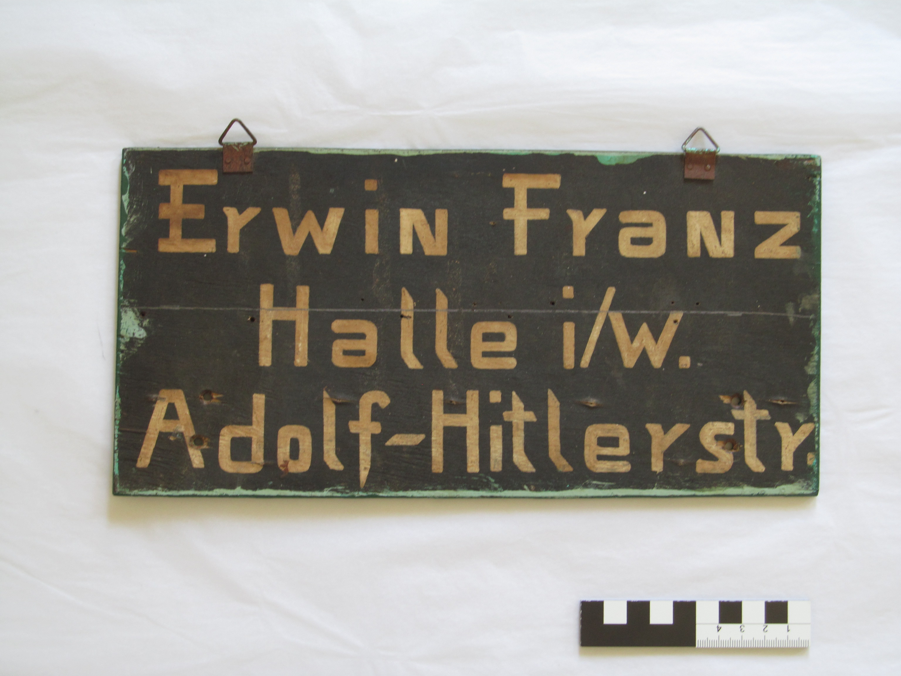 Adressschild Adolf-Hitlerstr. (Haller ZeitRäume CC BY-NC-SA)