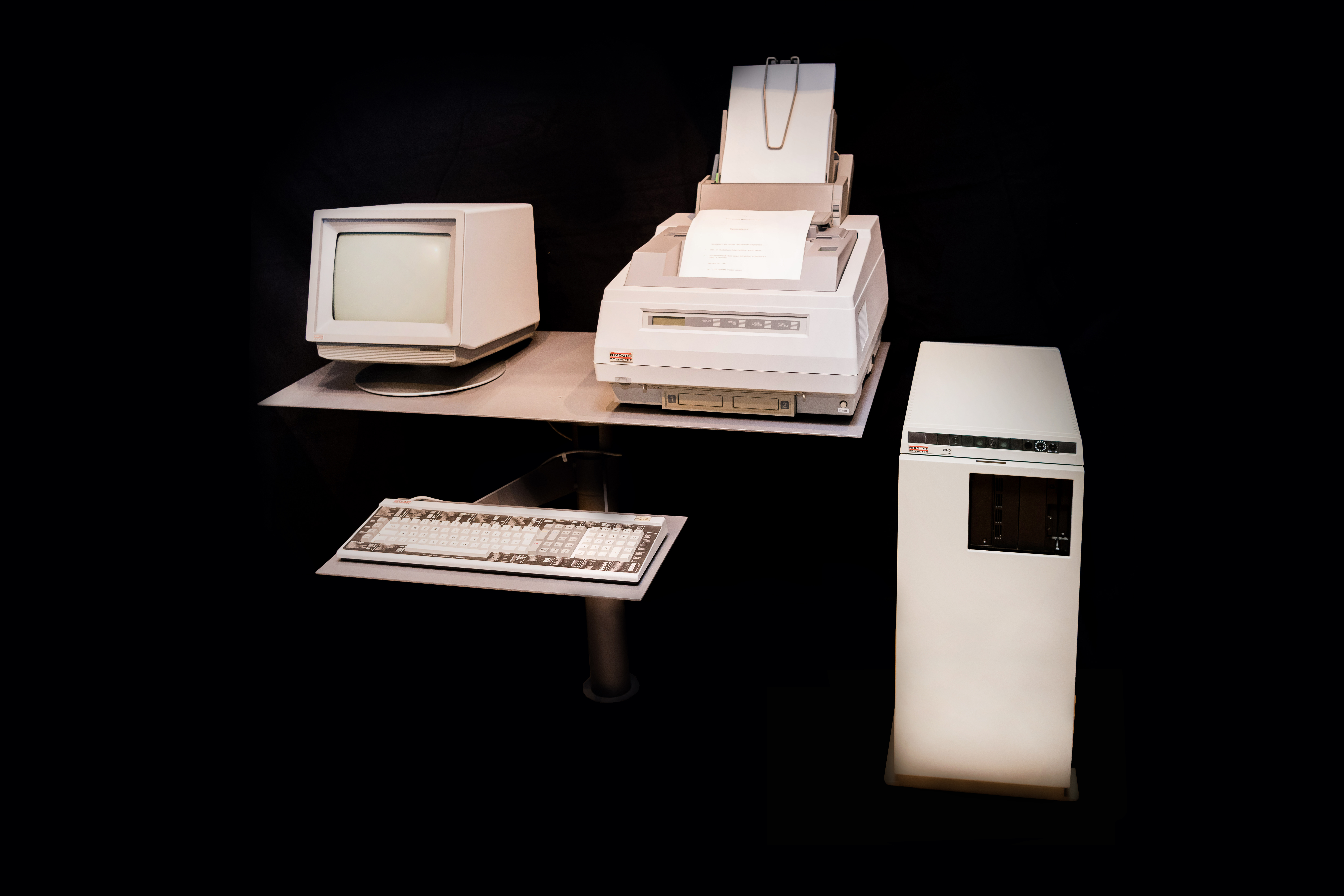 Nixdorf Computer 8840/M 1 mit Drucker MD07 (Heinz Nixdorf MuseumsForum CC BY-NC-SA)