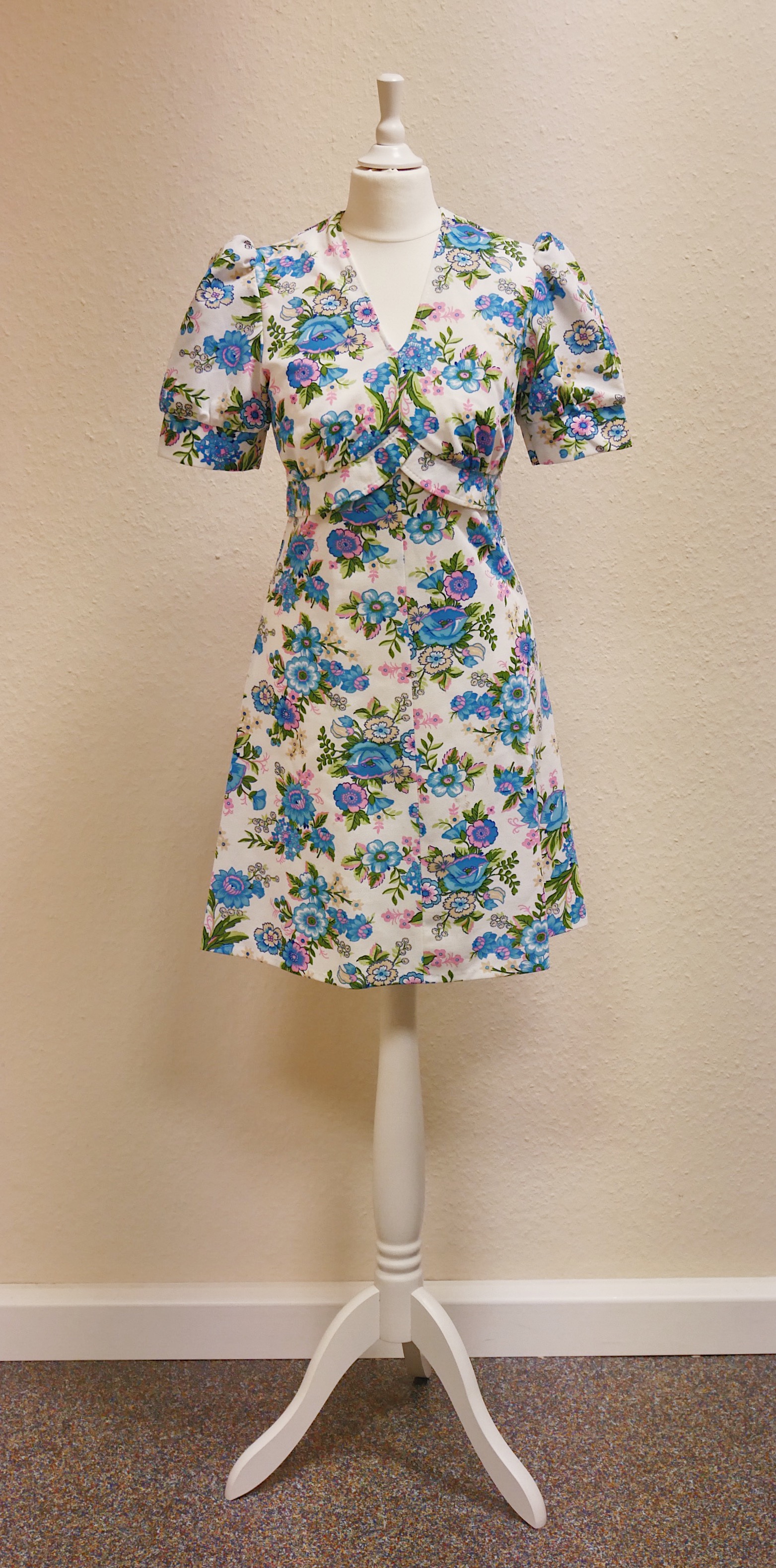 Kleid mit Blumenmuster (Museum Haller ZeitRäume CC BY-NC-SA)