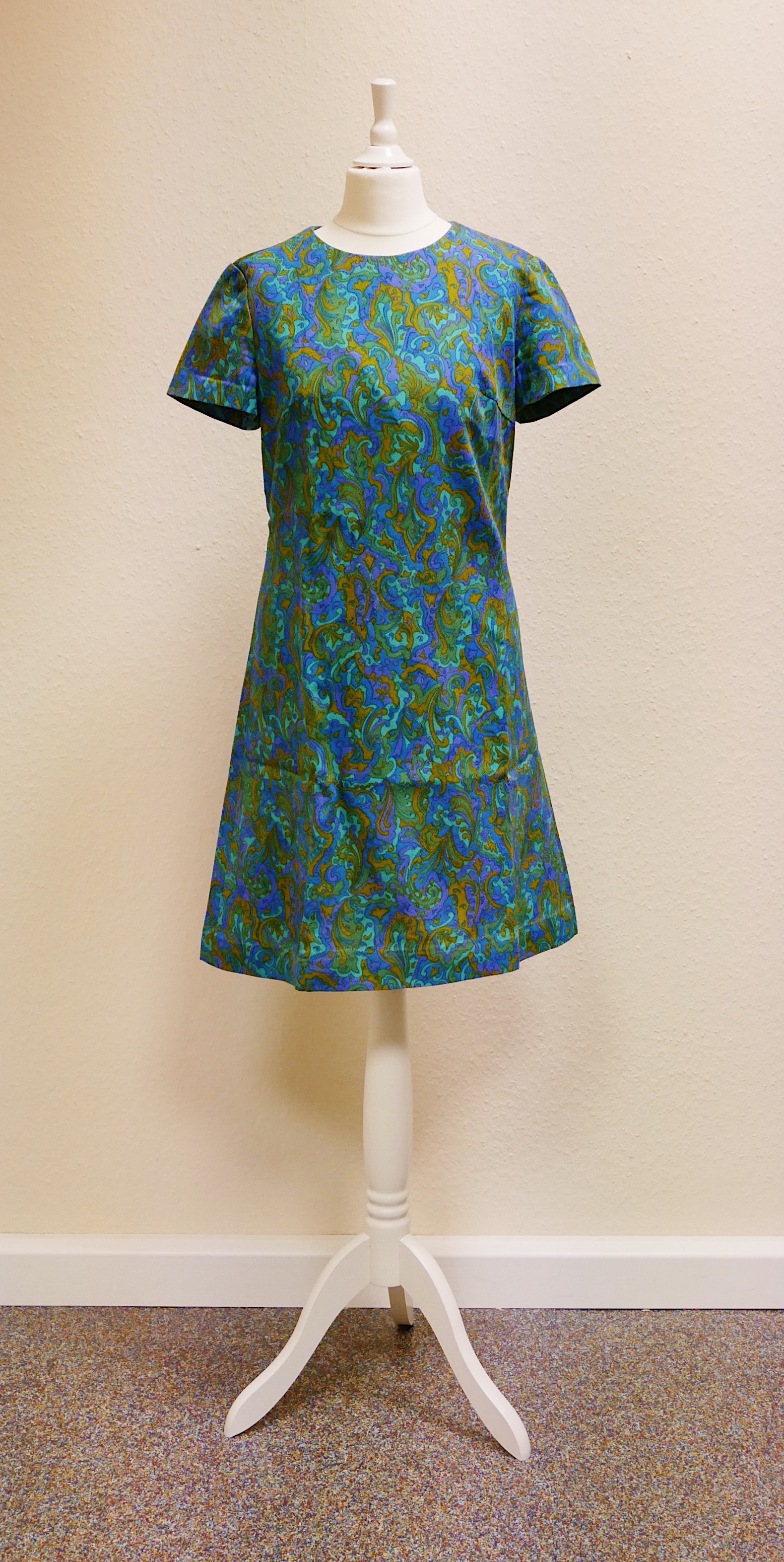 Blau-Grün Gemustertes Kleid (Museum Haller ZeitRäume CC BY-NC-SA)