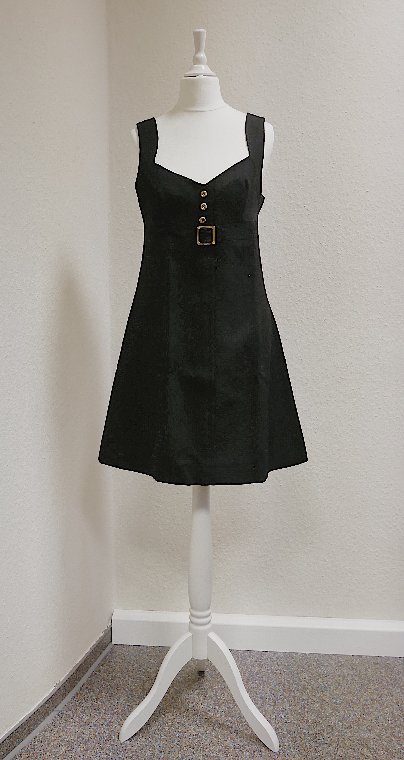 Schwarzes Kleid (Museum Haller ZeitRäume CC BY-NC-SA)