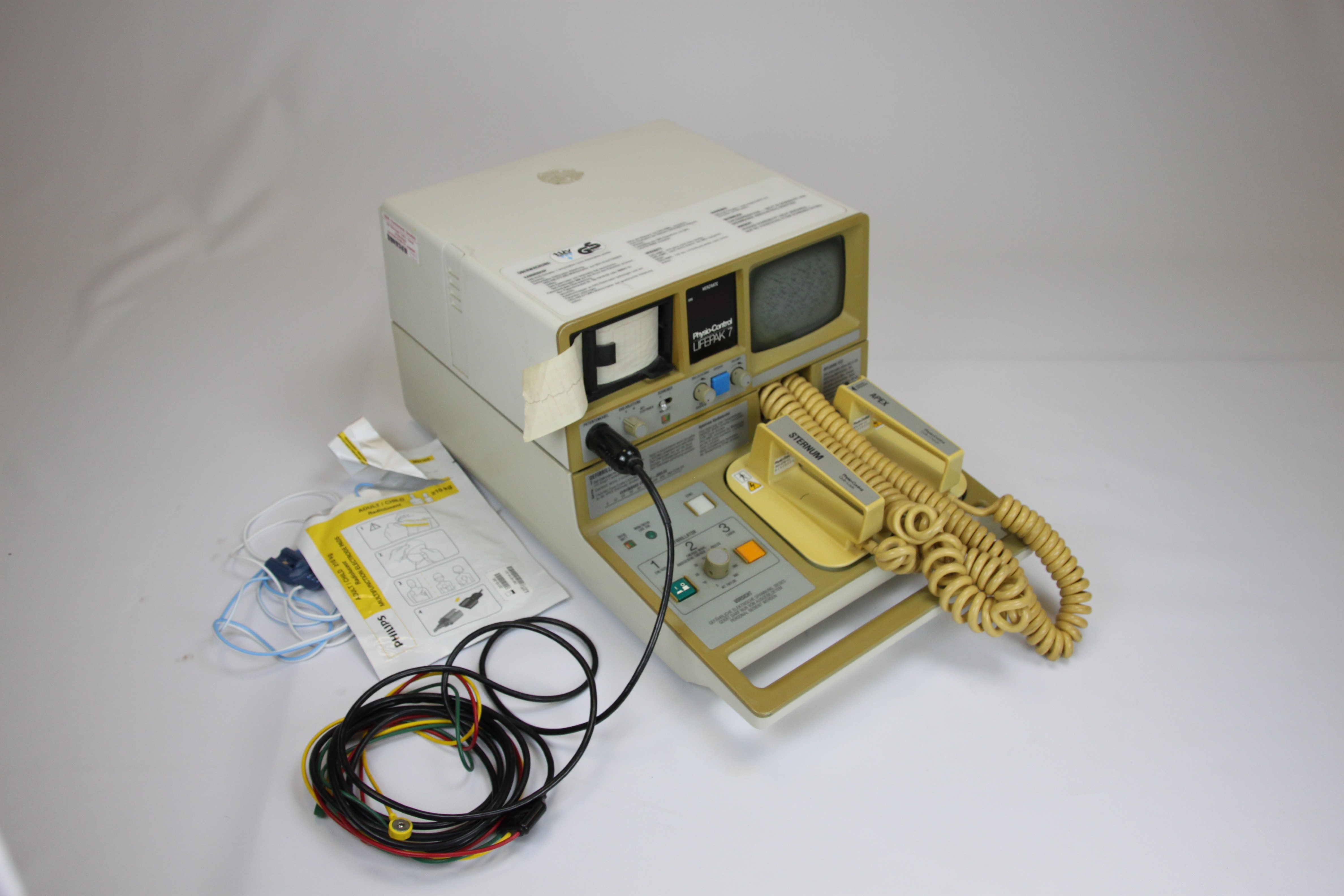 externer Defibrillator (Krankenhausmuseum Bielefeld e.V. CC BY-NC-SA)